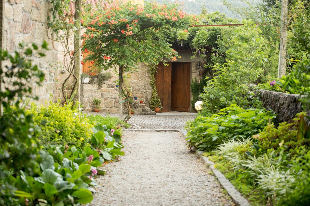 Quinta De Lourosa Guest House โลซาดา ภายนอก รูปภาพ